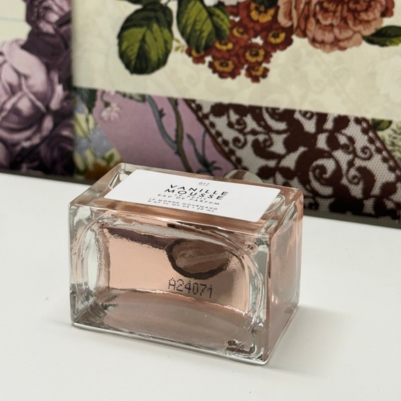 Vanilla Mousse Le Monde Gourmand Mini Perfume - Picture 3 of 5